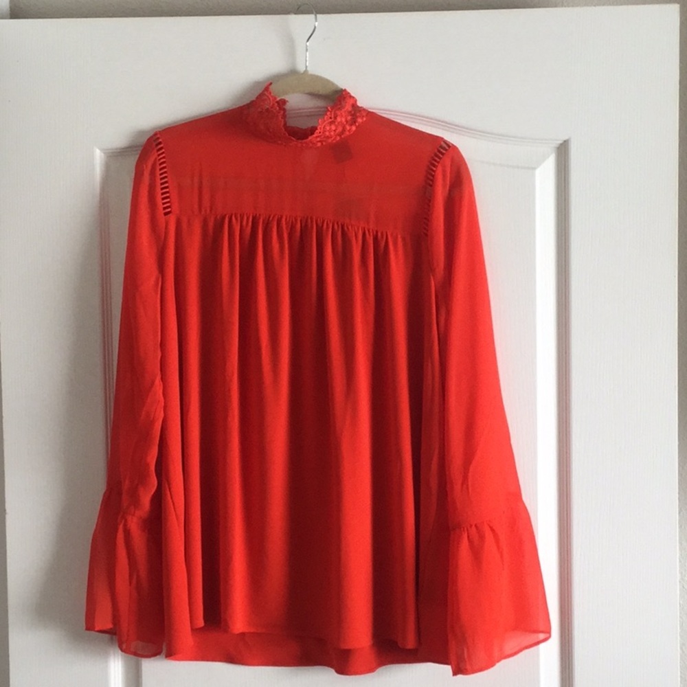 Worthington bell sleeve top. NWT.